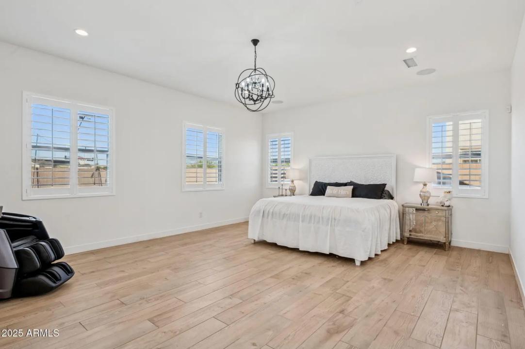 Real Estate Picture 16