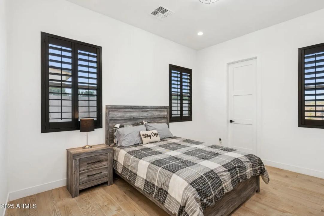 Real Estate Picture 22