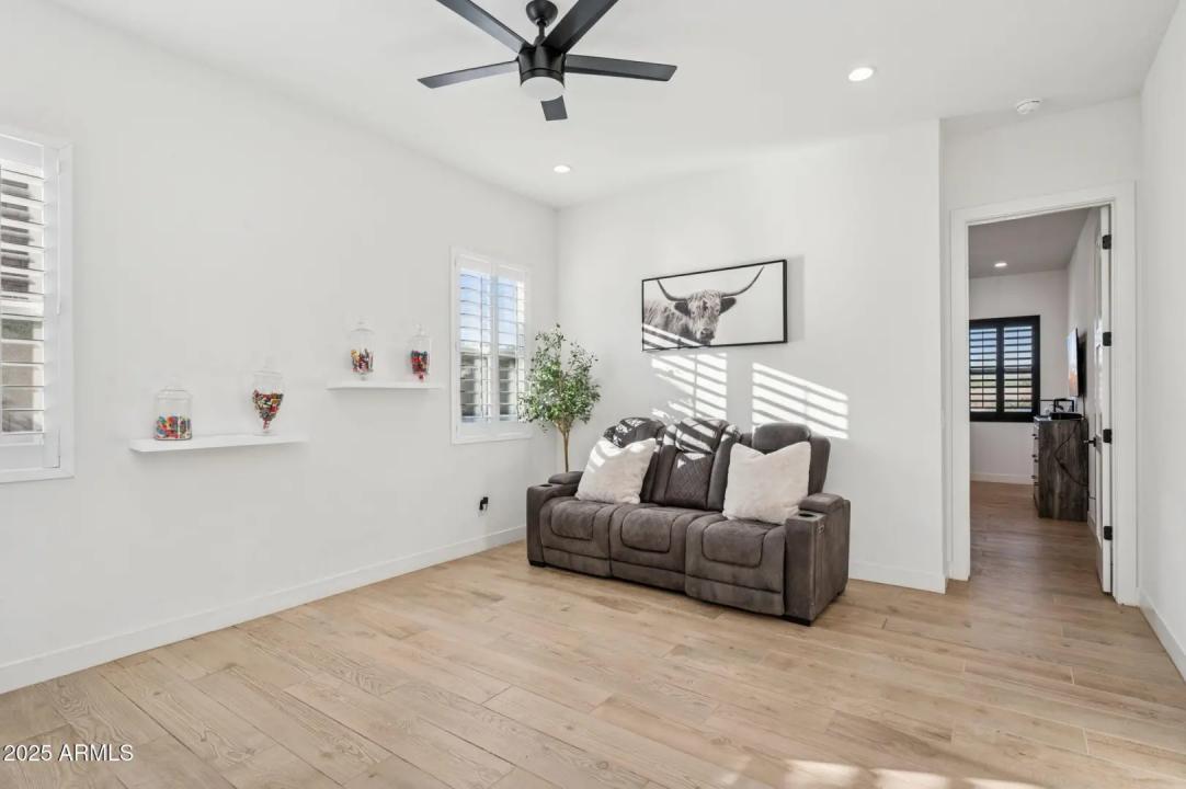 Real Estate Picture 25