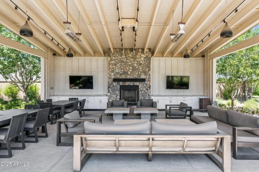 Real Estate Picture 50