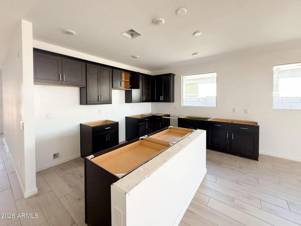 Real Estate Picture 3