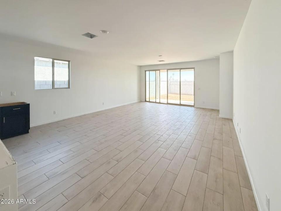 Real Estate Picture 4