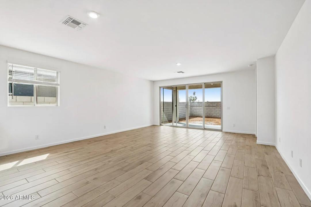 Real Estate Picture 4