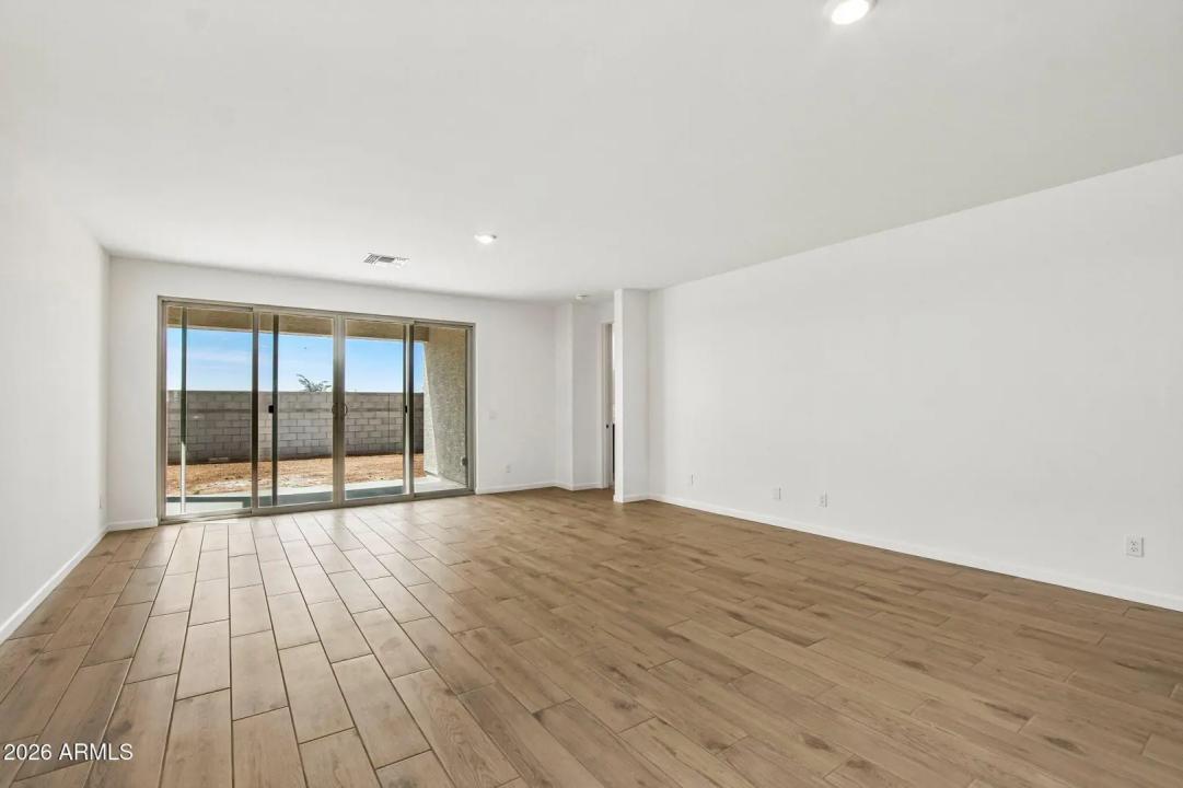 Real Estate Picture 5