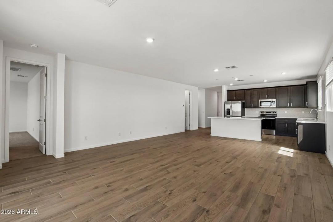 Real Estate Picture 6
