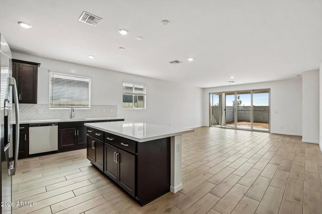 Real Estate Picture 7