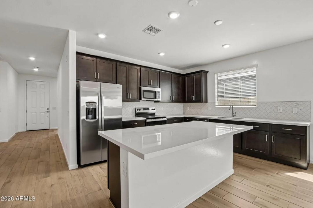 Real Estate Picture 8