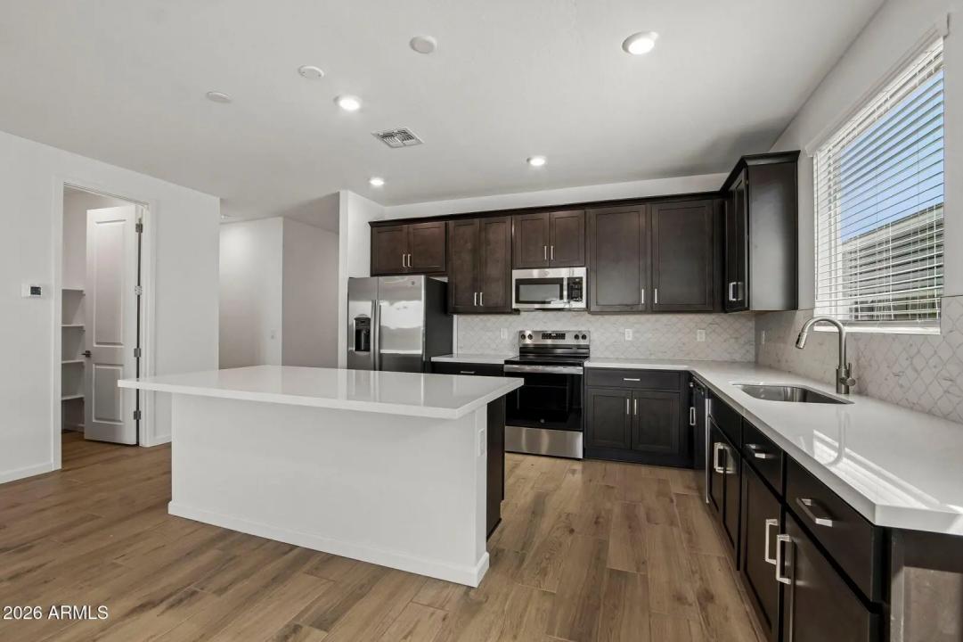 Real Estate Picture 9