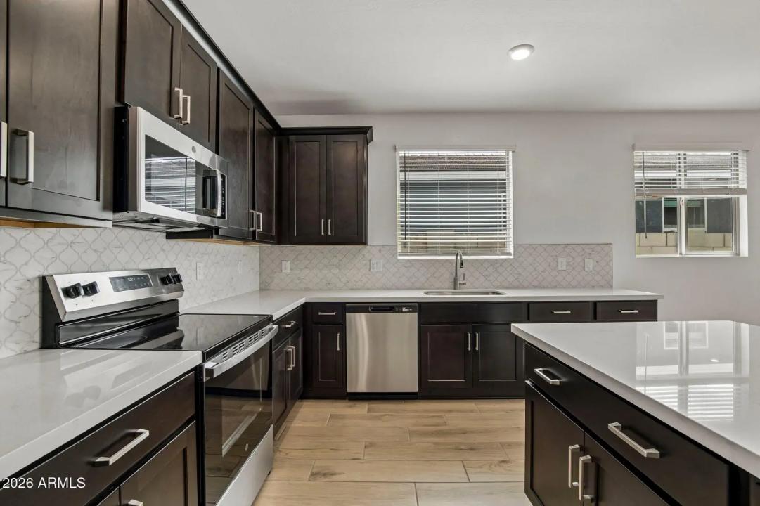 Real Estate Picture 11