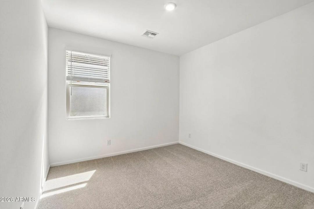 Real Estate Picture 14