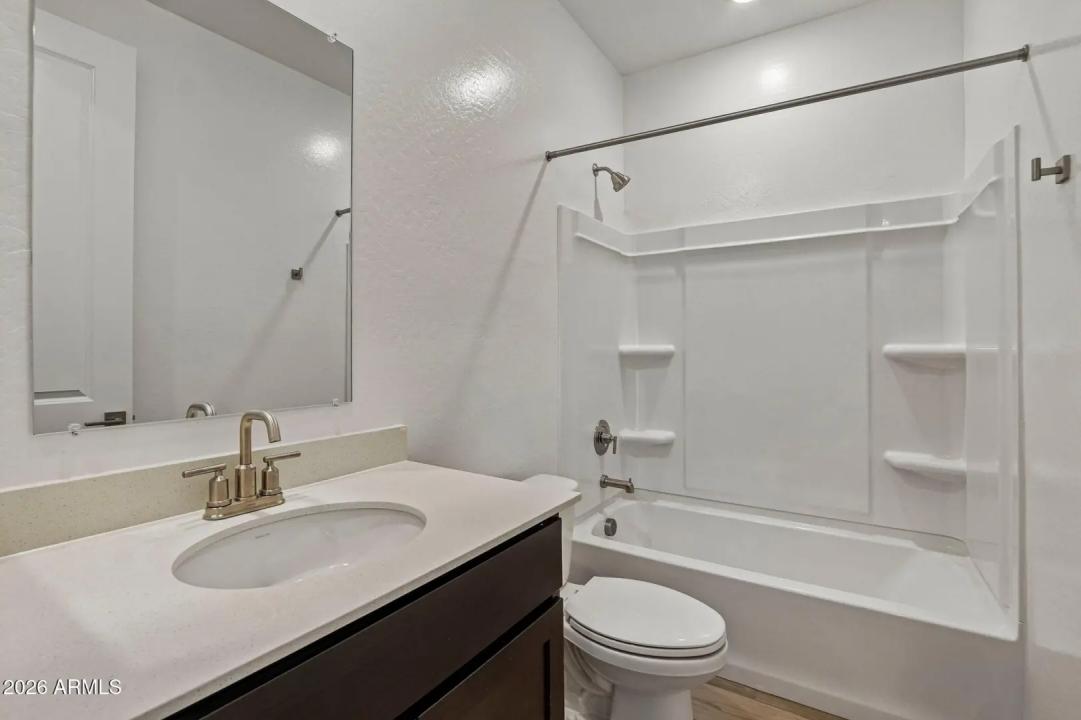 Real Estate Picture 16