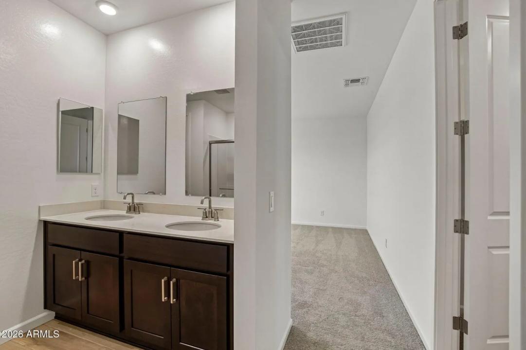 Real Estate Picture 23