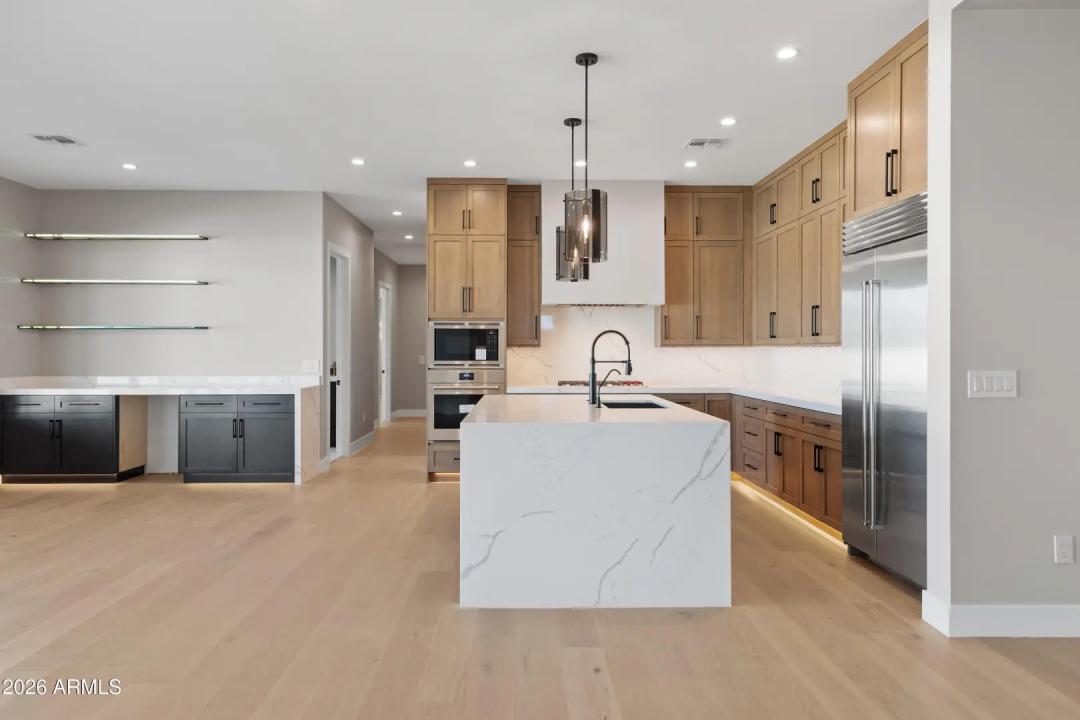 Real Estate Picture 3