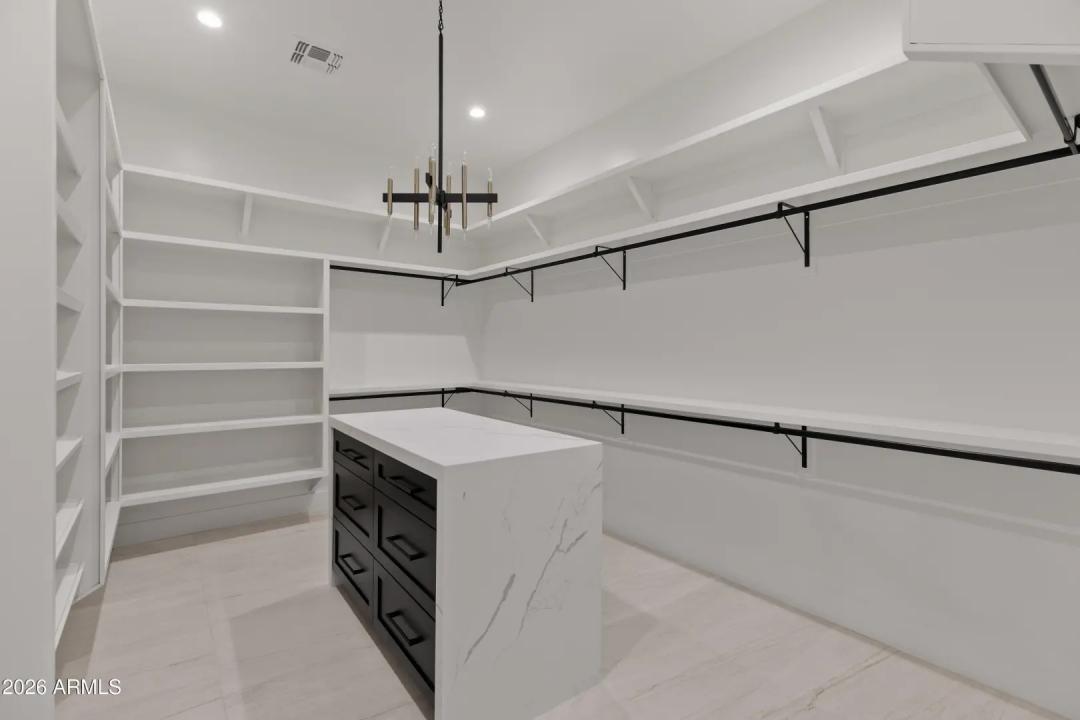 Real Estate Picture 24
