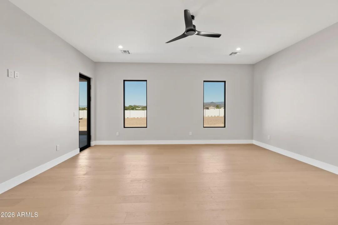 Real Estate Picture 17