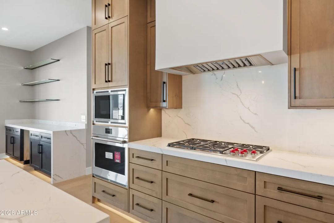Real Estate Picture 6
