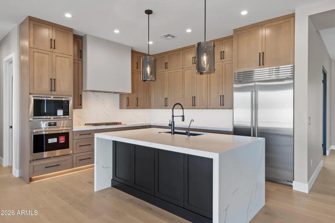 Real Estate Picture 7
