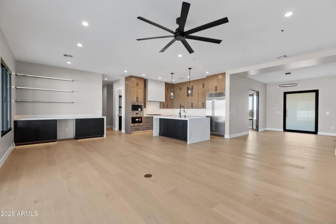 Real Estate Picture 8
