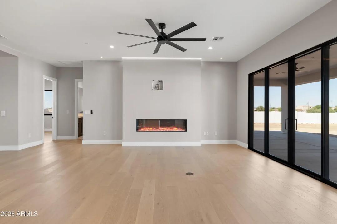 Real Estate Picture 9