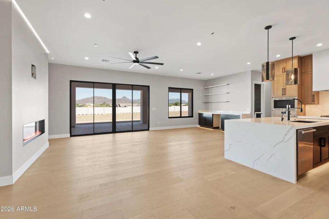 Real Estate Picture 11