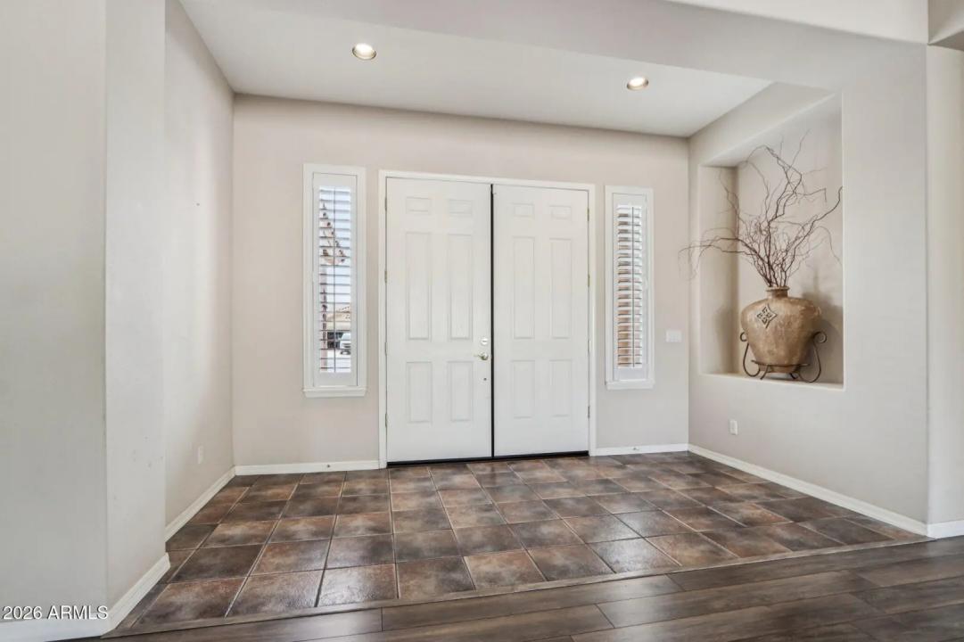 Real Estate Picture 4