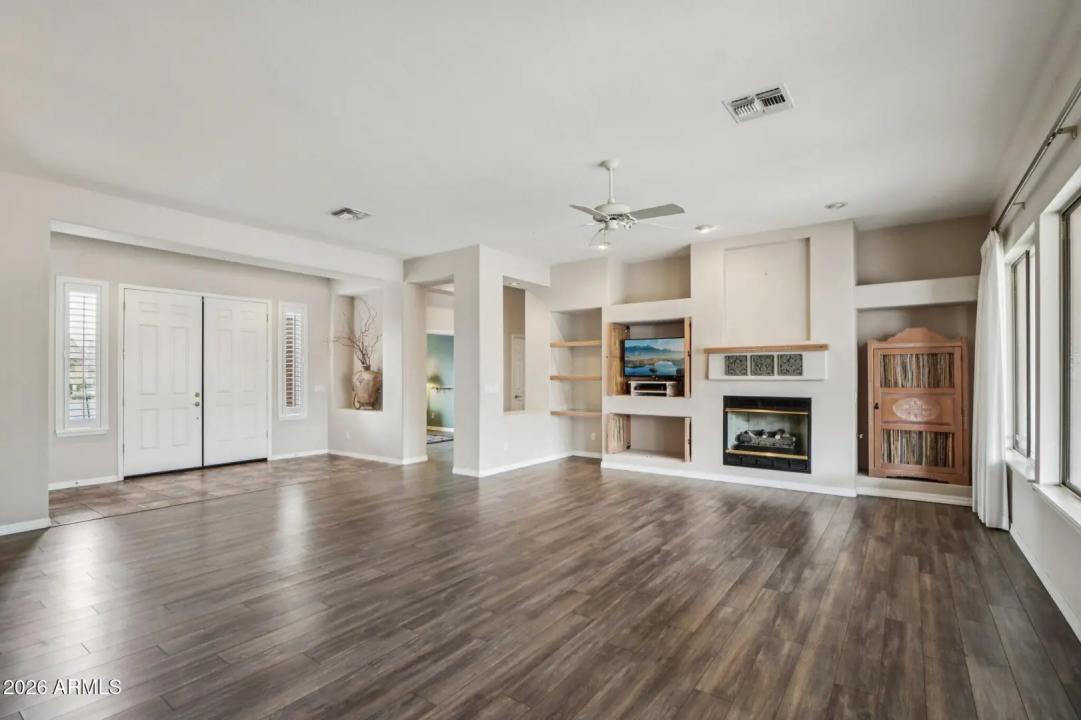 Real Estate Picture 5