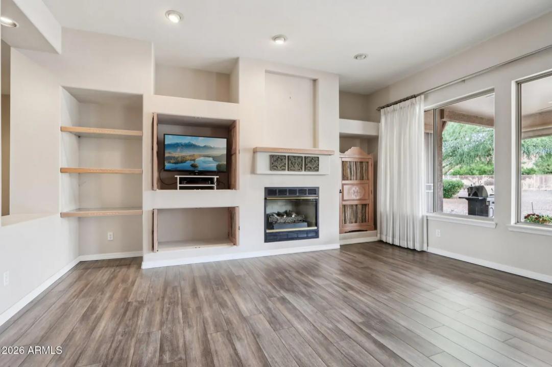 Real Estate Picture 7