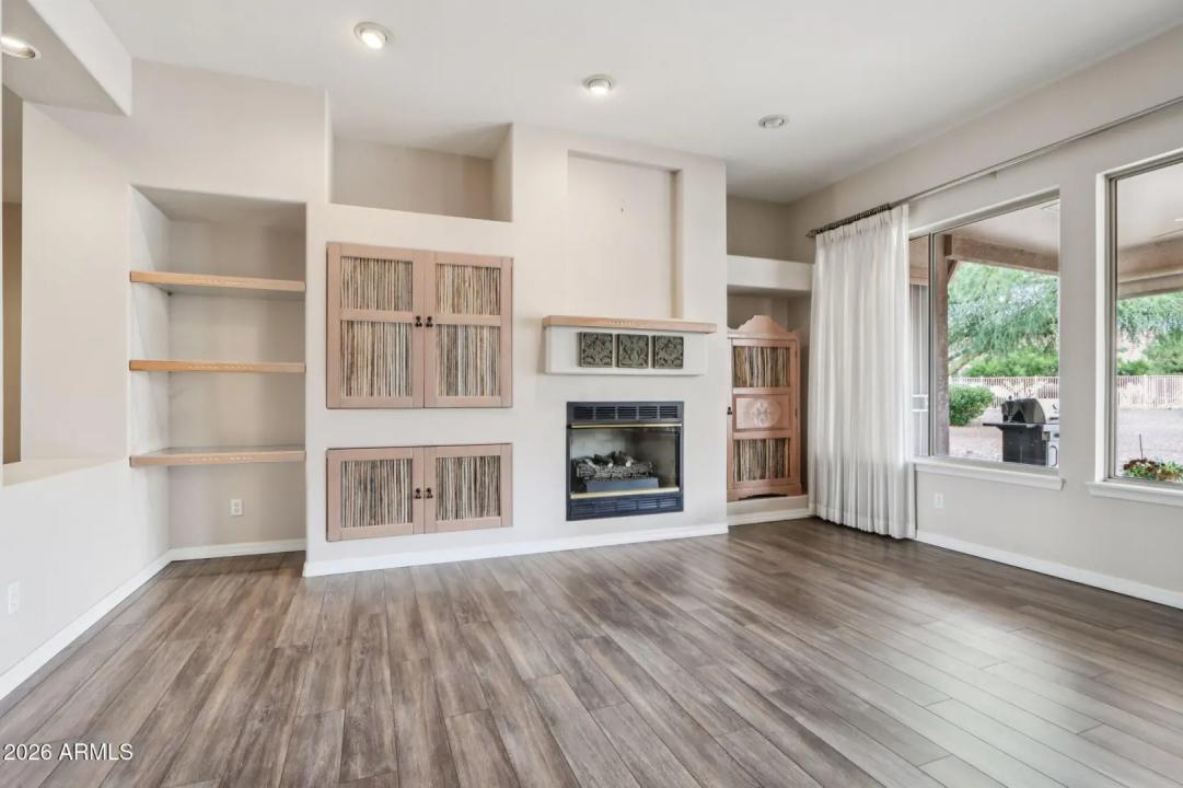 Real Estate Picture 8