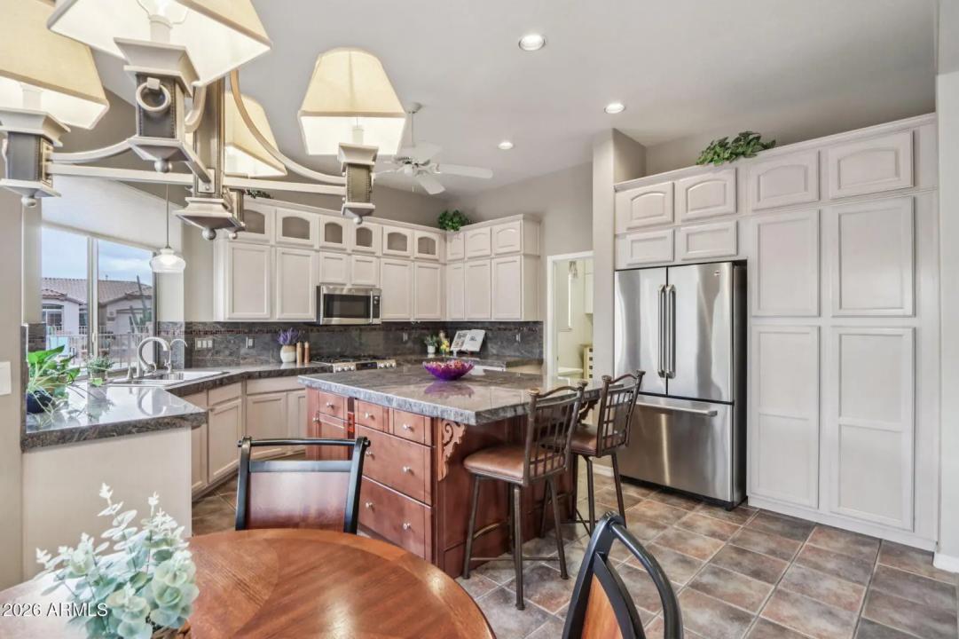 Real Estate Picture 12