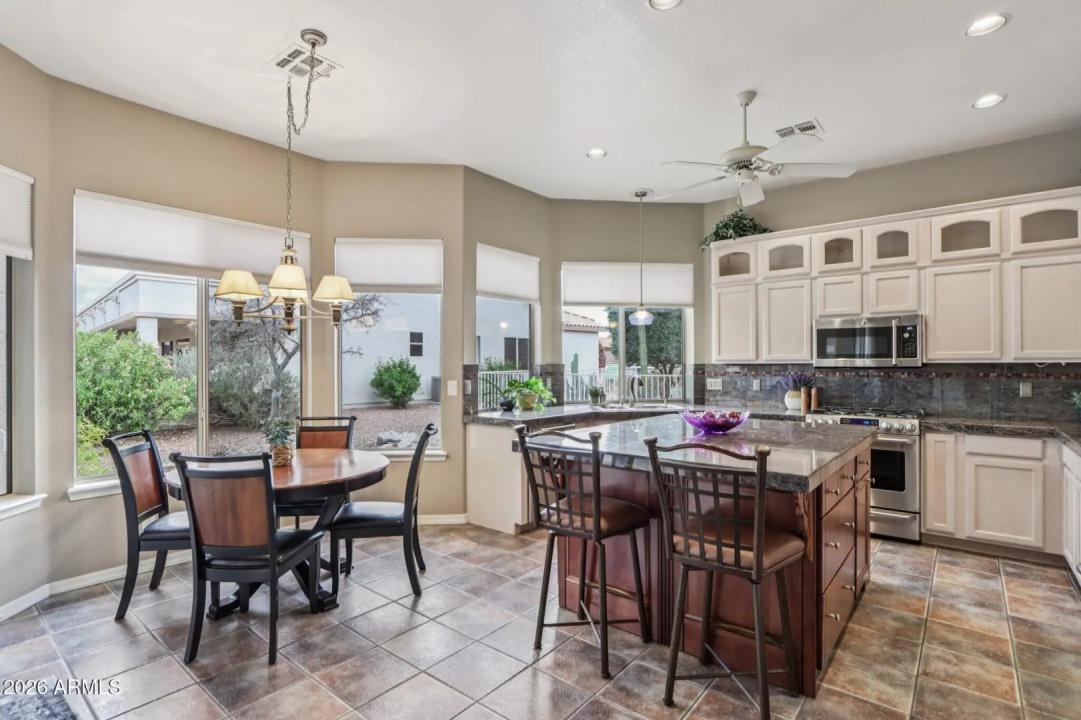 Real Estate Picture 15