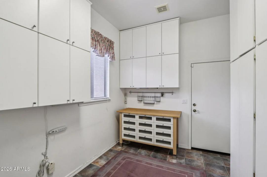 Real Estate Picture 16