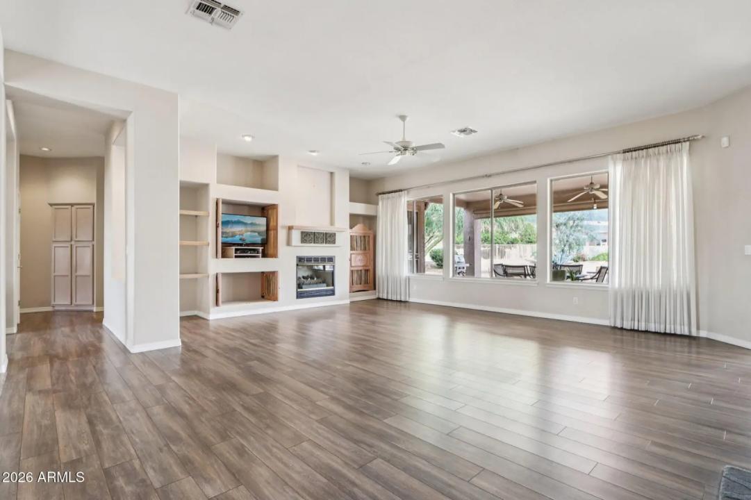 Real Estate Picture 6