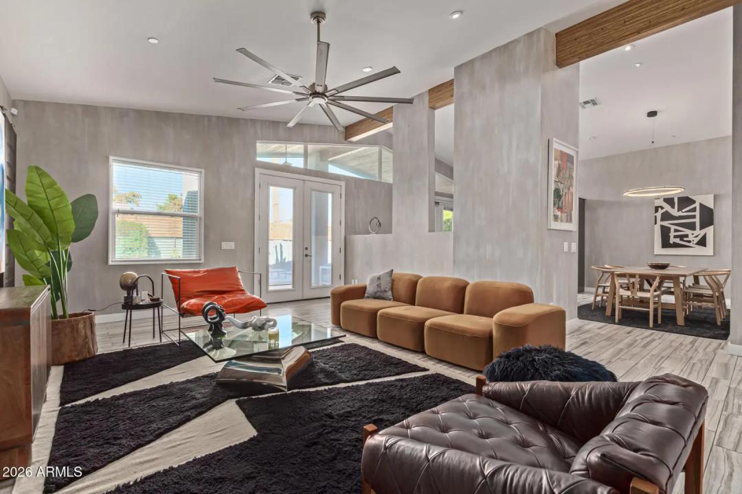 Real Estate Picture 8