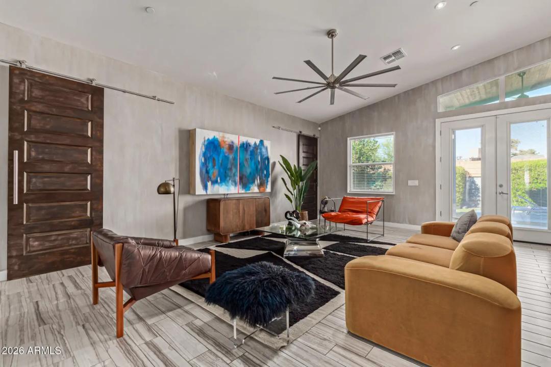 Real Estate Picture 10