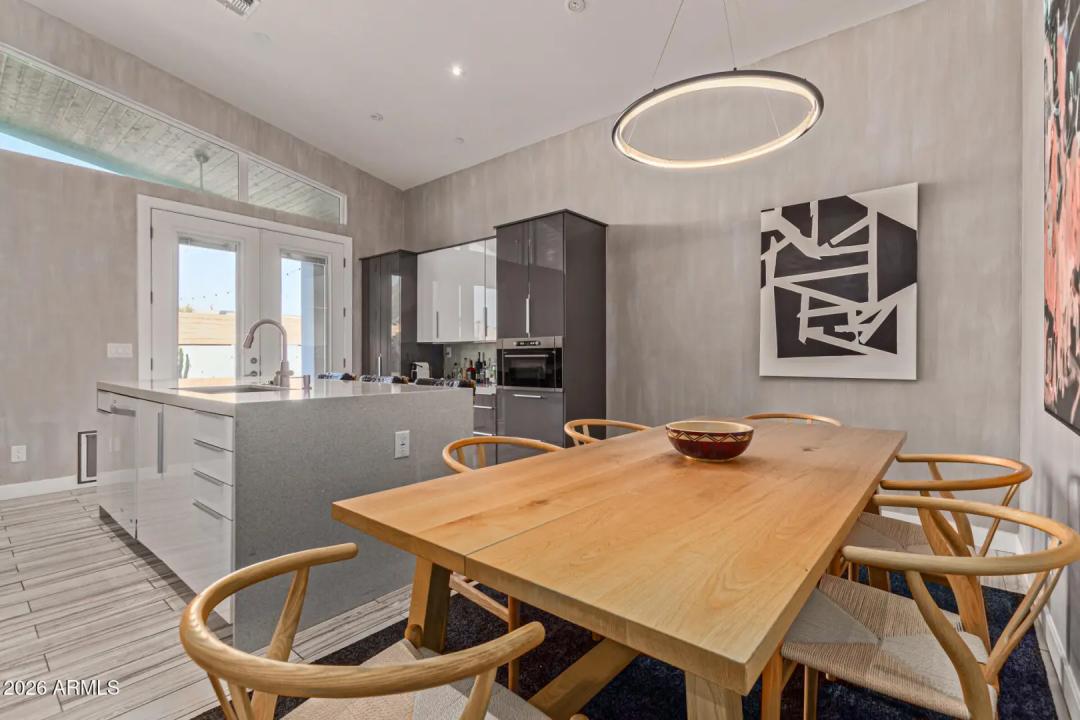 Real Estate Picture 14