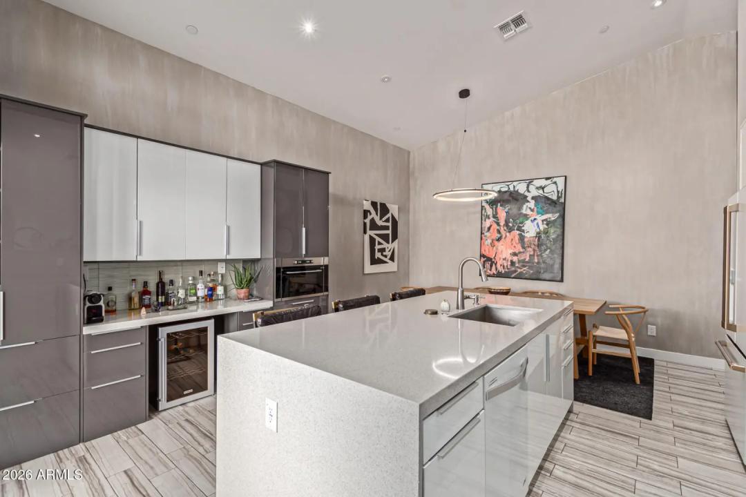 Real Estate Picture 11