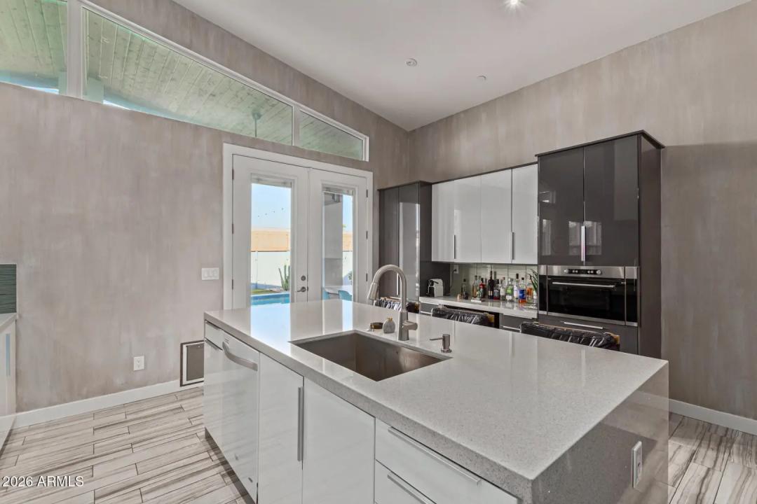 Real Estate Picture 12