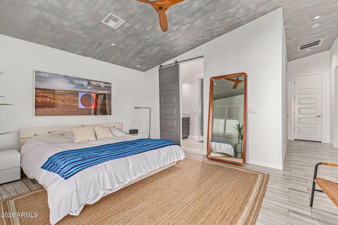 Real Estate Picture 17