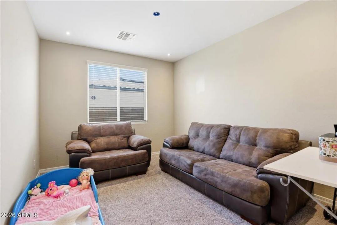 Real Estate Picture 17