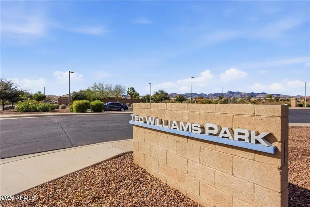 Real Estate Picture 37