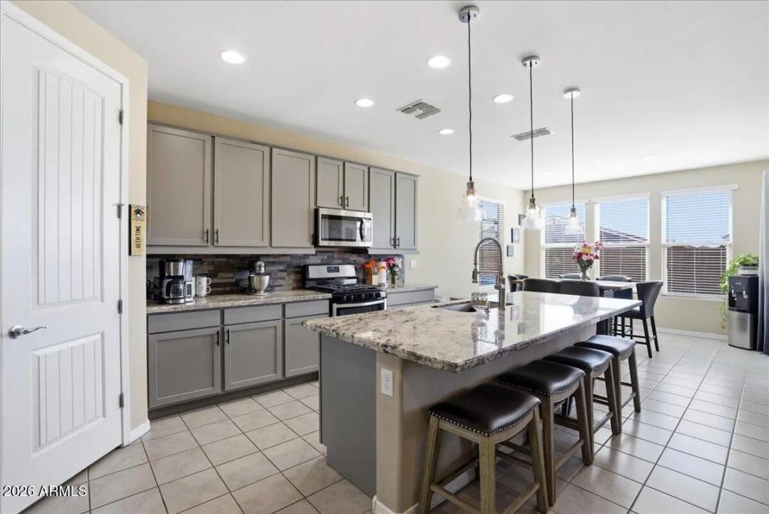 Real Estate Picture 5