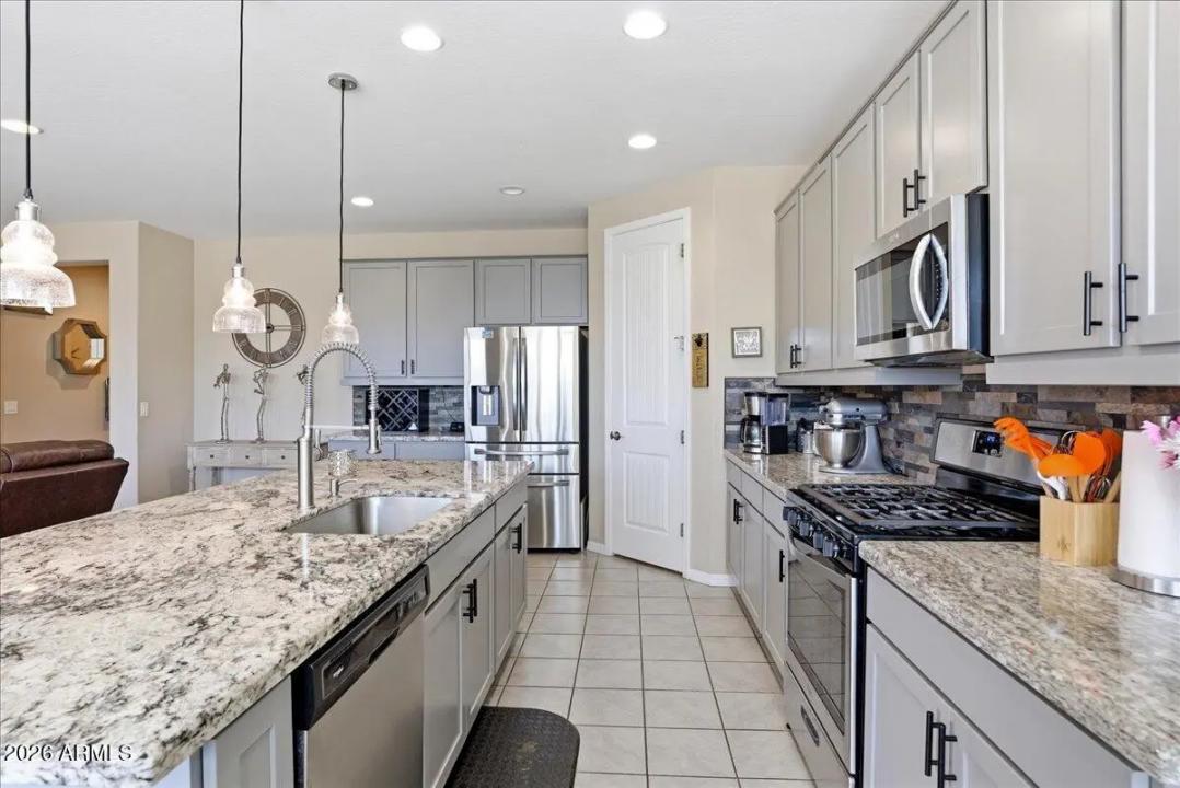 Real Estate Picture 4