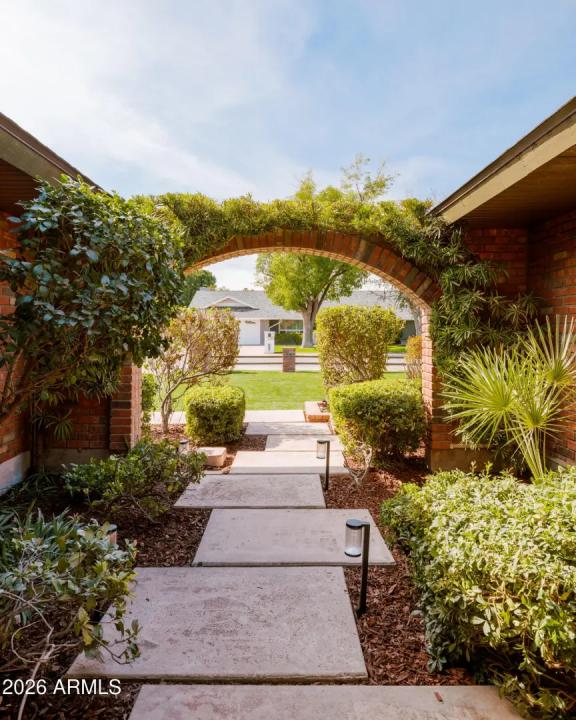 Real Estate Picture 6