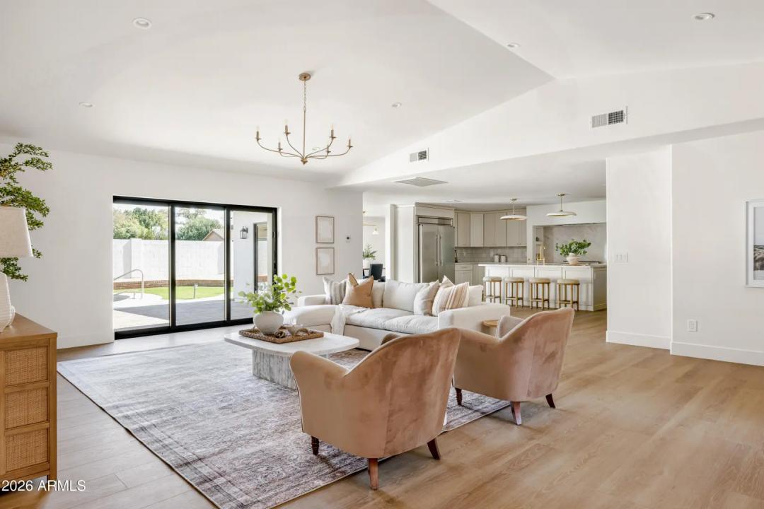 Real Estate Picture 9