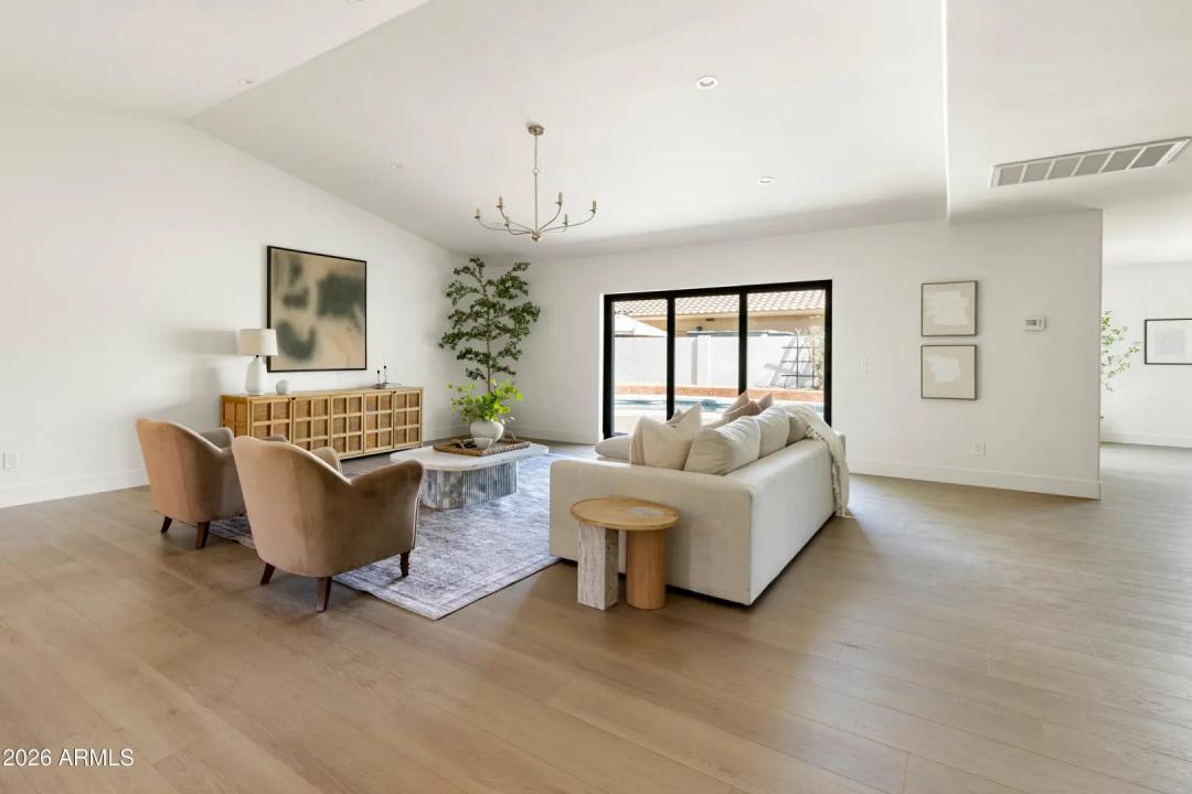 Real Estate Picture 11