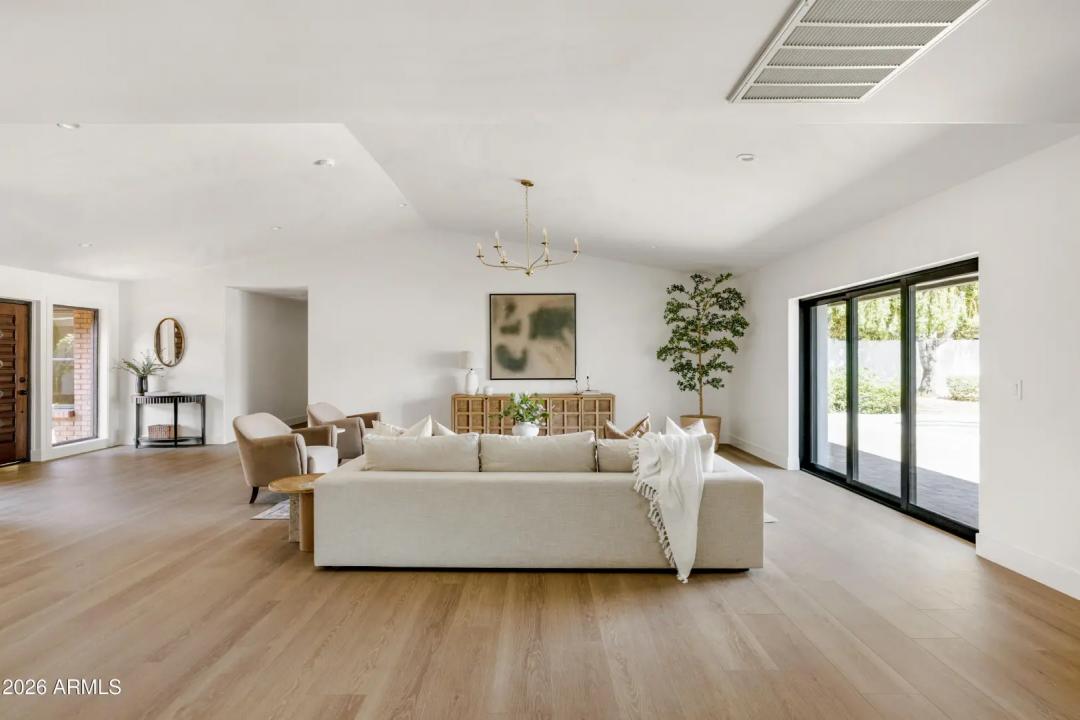 Real Estate Picture 12