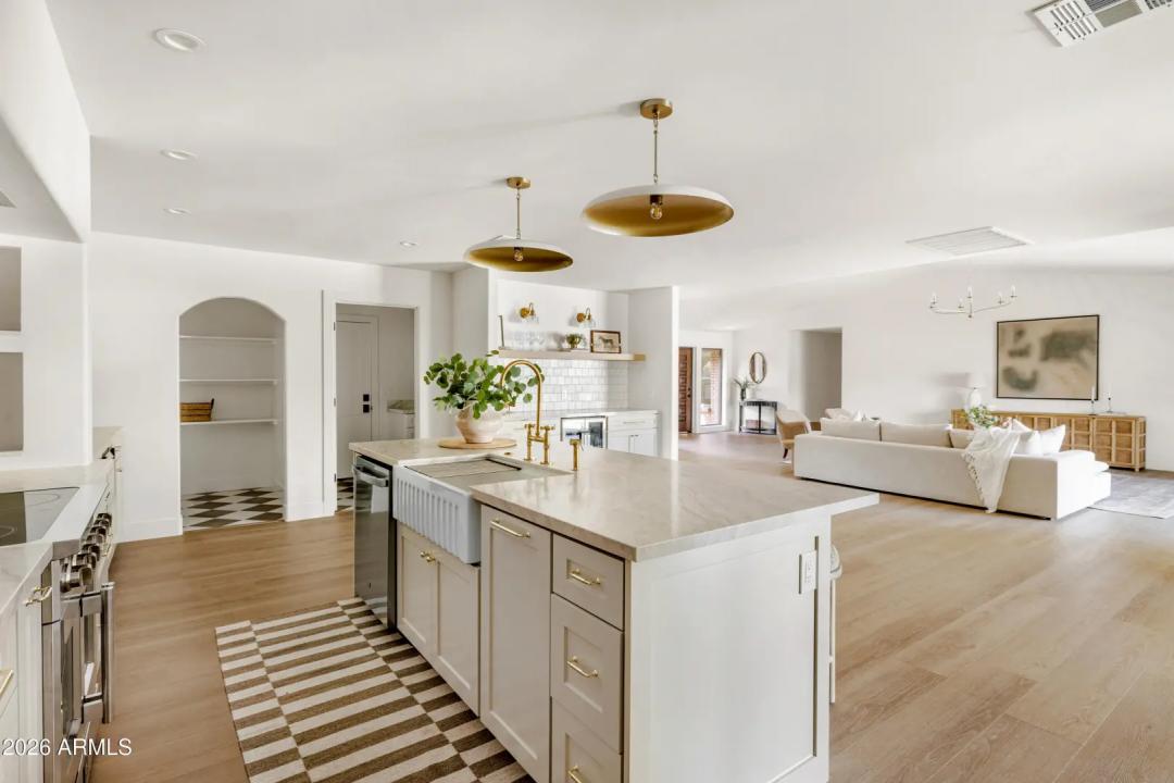 Real Estate Picture 22