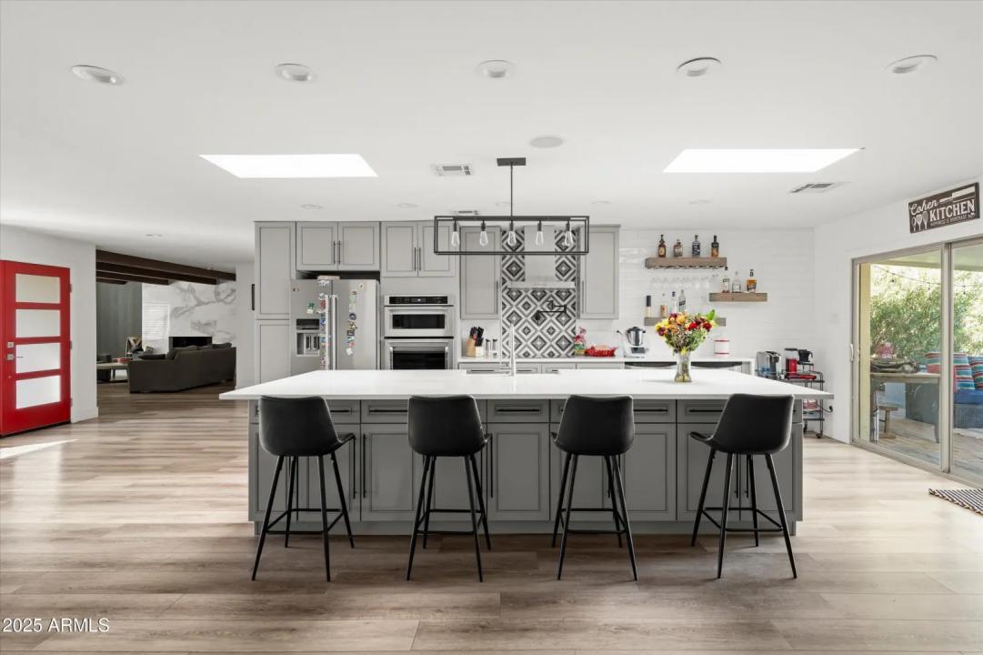 Real Estate Picture 7