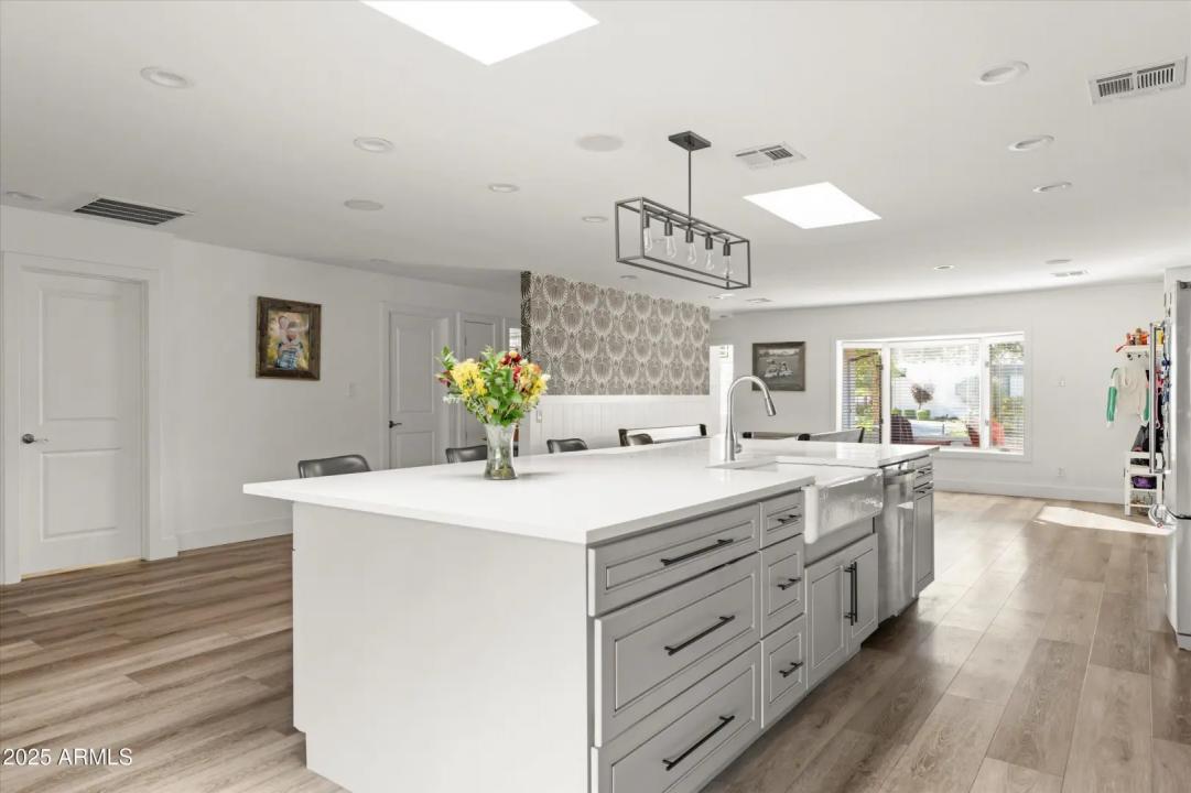 Real Estate Picture 10