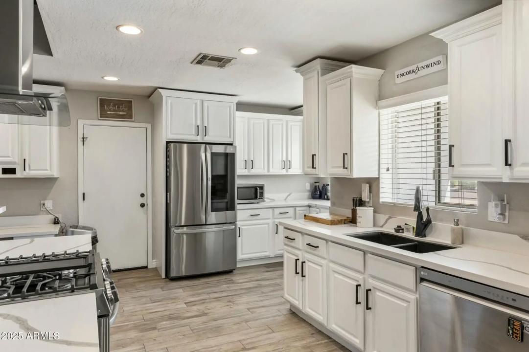 Real Estate Picture 3